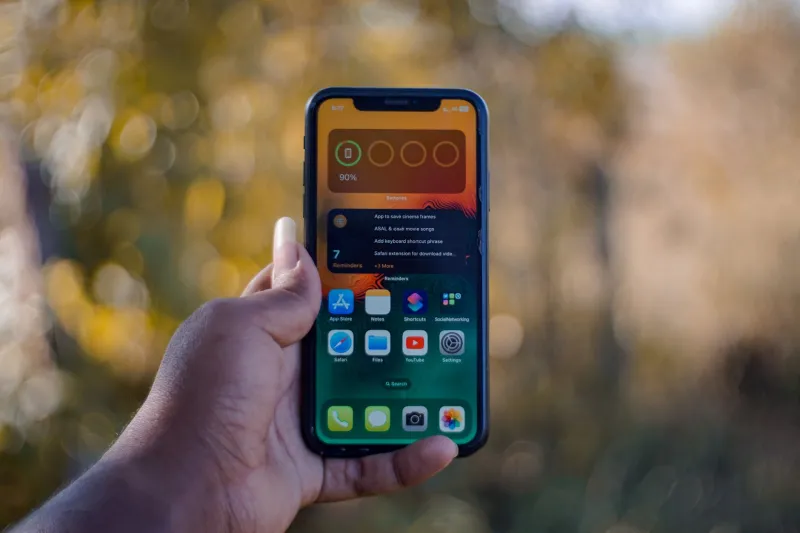What Your Phone Isn't Telling You About Battery Drain: The Background App Problem Explained